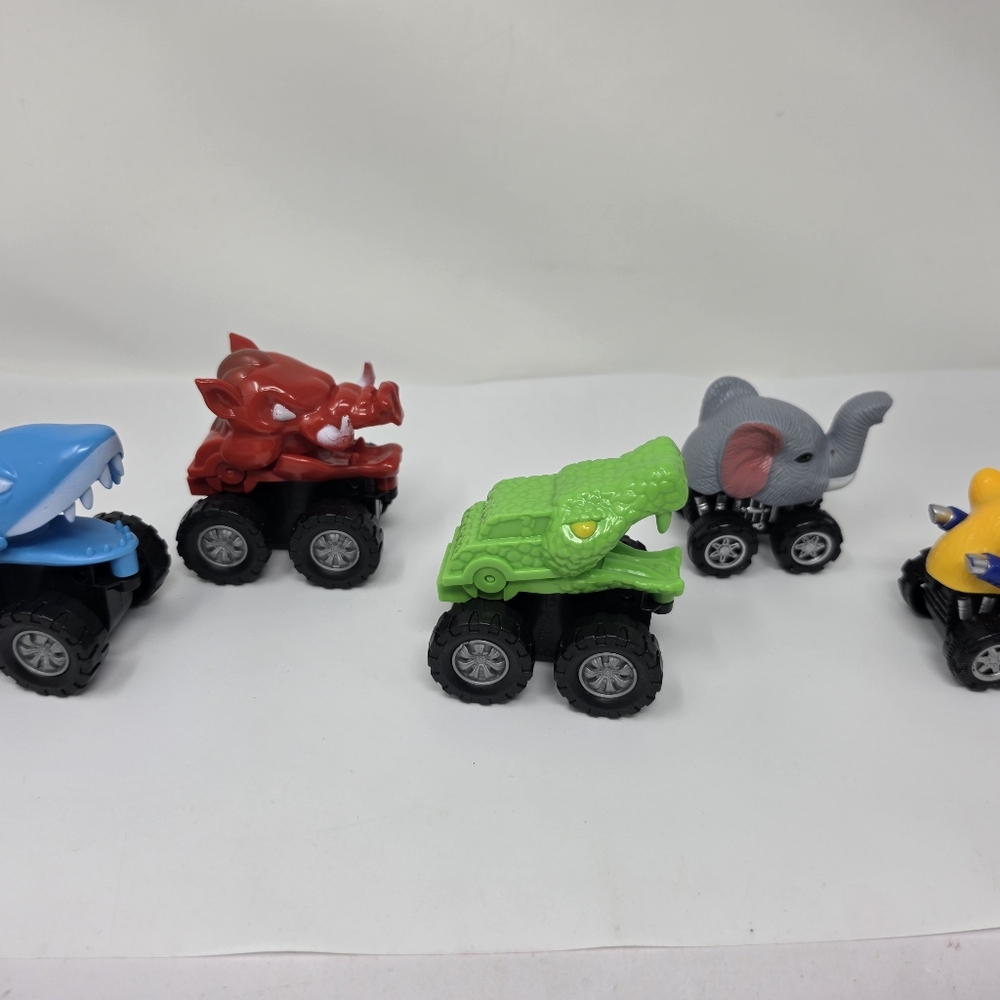 Plastic Toy Animal Truck Lot of 6